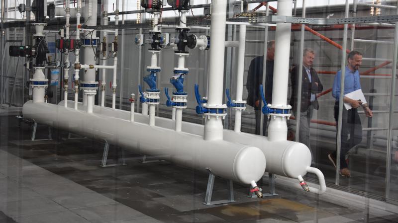 Voor warmte wordt onder meer gebruikt van de warmtekrachtcentrale van REO Veiling en van de intercommunale Mirom.