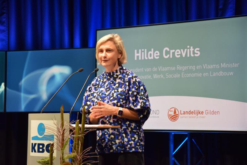 Minister Crevits stuurt aan op een toekomstpact met 5 bouwstenen: ondernemersklimaat, rechtszekerheid, inkomen, samenwerking & innovatie en menselijkheid.