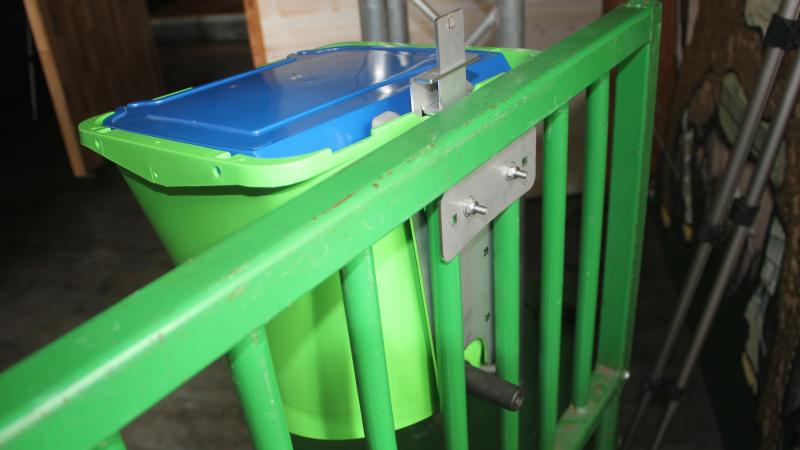 ECF-ophangsysteem voor speenemmers.