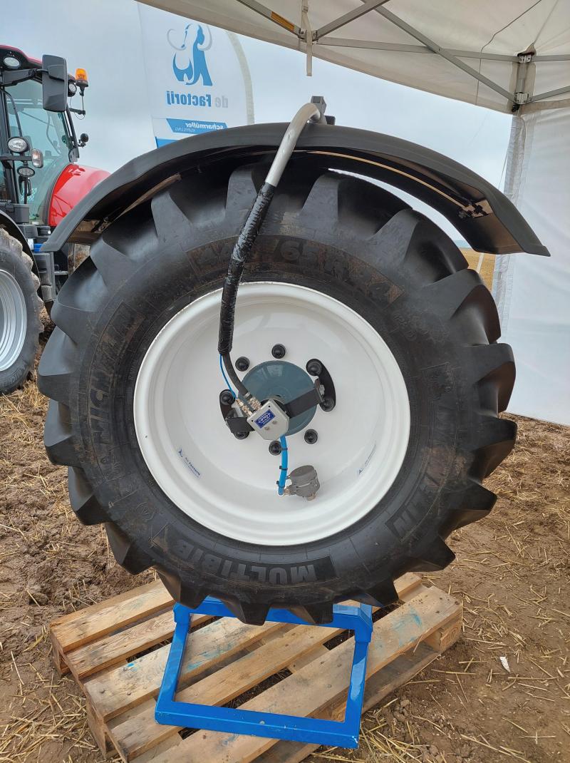 Er bestaan oplossingen om de bandenspanning of luchtdruk in de band te laten variëren, al naargelang er op de weg of het veld gereden wordt. Laat je niet afschrikken door de montage buitenaf. Storingen komen maar zelden voor hierdoor.