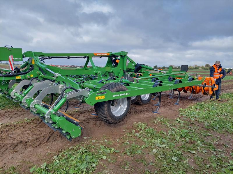 De nieuwe Cobra 2TX-cultivator voor bodembewerking van 4 tot 13 cm diep.