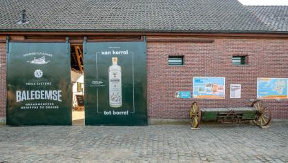 Achter de enorme groene poort schuilt een echte parel.