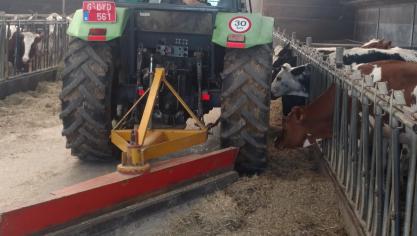 Stalknechten omvatten een brede waaier aan machines, gaande van eenvoudige  voerschuivers tot geautomatiseerde robots.