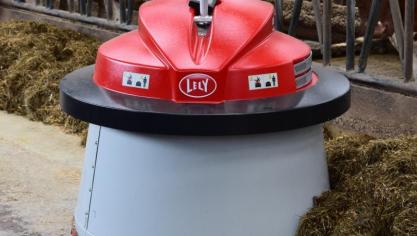 De automatische voederschuiver schoof het voer 11 maal per dag bij.