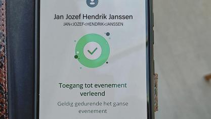 Enkel wie groen licht krijgt bij het scannen van het CST krijgt toegang tot de beurs.