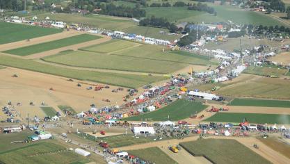 Het uitgestrekte beursterrein wordt doorsneden met enkele straten waarlangs de bijna 200 standhouders een plekje krijgen.