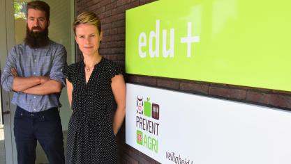 Robin De Sutter en Mieke Sevenans, preventieadviseurs Prevent Agri: “We hebben in onze werking niet gefaald als het een zwart jaar is, want je weet nooit hoeveel ongevallen we net door ons werk en onze inzet hebben voorkomen. Het komt wel goed.”