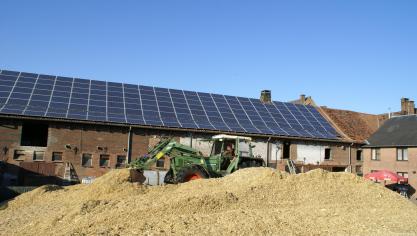 Er liggen in Vlaanderen ontelbare stal- en machineloodsdaken te wachten op zonnepaneelinstallaties.