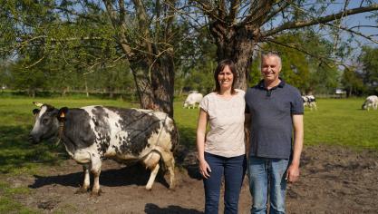 Johan en Isabel schakelden zo’n 20 jaar geleden om naar dubbeldoelkoeien en konden daardoor ook omschakelen naar een biologisch melkveebedrijf.