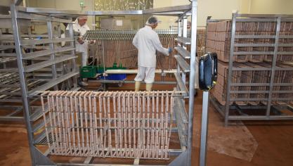 Productie van Saucisson d’Ardenne in Marcassou in Champlon-Tenneville