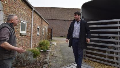 Omdat Guillaume (rechts) vertrouwen en loyaliteit heeft opgebouwd met zijn klanten, heeft hij een zeker evenwicht bereikt.