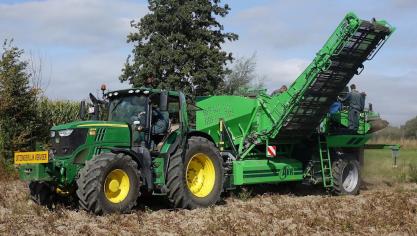 De Clean & Go-bunker biedt extra reinigingscapaciteit op het veld.