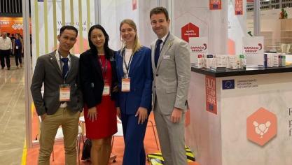 Het team op de stand voor Belgisch pluimveevlees.