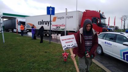 Boerenorganisaties blokkeerden het distributiecentrum van Colruyt in Ollignies.