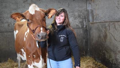 Mieke Vander Schueren en haar favoriete melkkoe Annelies, een mooi duo.