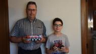 De appel valt niet ver van de boom: ook Luc’s zoon, Timo, zette zijn eerste stappen in de modelbouw en bouwde een eigen miniatuur Steyr tractor.