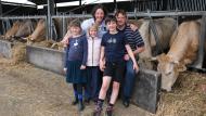 In 2016 schakelden Pieter en Annelies over naar biologische landbouw. Terwijl Pieter de slagerij leidt, zorgt Annelies voor de dieren.