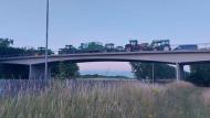 Boeren hebben op woensdag 29 juni op bruggen over snelwegen op verschillende plaatsen in Vlaanderen actie gevoerd tegen de PAS.