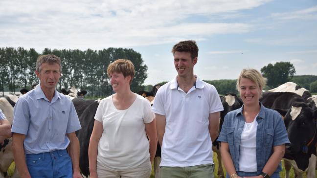 In september levert de familie  Cerpentier - De Cock de eerste biomelk.