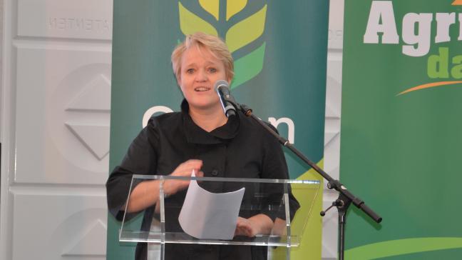 Federaal minister Nathalie Muylle (CD&V) benadrukt het economische belang van de landbouw voor België.