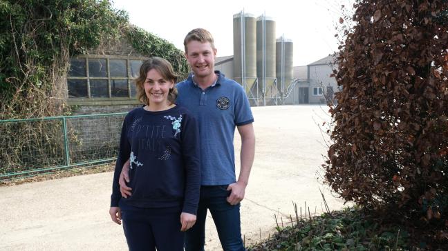 Bram Matthys en Elien Vandenbussche laten vaak proeven uitvoeren op hun bedrijf.
