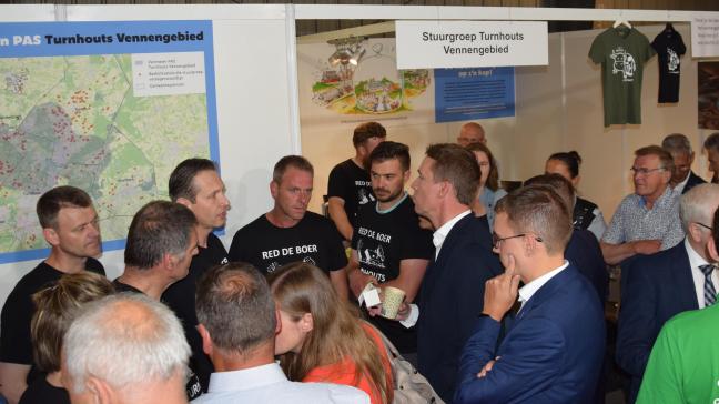Minister Brouns toonde veel luisterbereidheid voor de vertegenwoordigers van de Stuurgroep Turnhouts Vennengebied. Hij beloofde een bijkomend gesprek om naar hun grieven te luisteren.