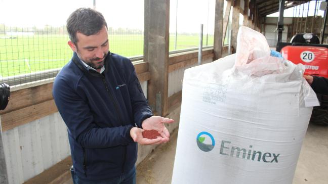 “Voor 100 melkkoeien bespaar je met Eminex 200 ton CO2 per jaar”, zegt Martin Eberl, vice president Agriculture van Alzchem.