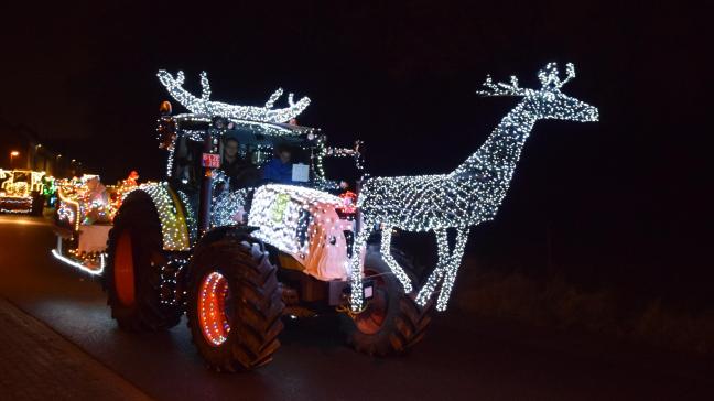 Tientallen verlichte tractorstoeten gaan door in Vlaanderen.