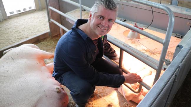 Varkenshouder Jeroen Koks: “Op de winkelwagentjes van de Albert Heijn-supermarkten waar ons vlees verkocht wordt, staat het logo van ons Zonvarken-concept. Wij willen niet 'anoniem' in de supermarktschappen liggen.”