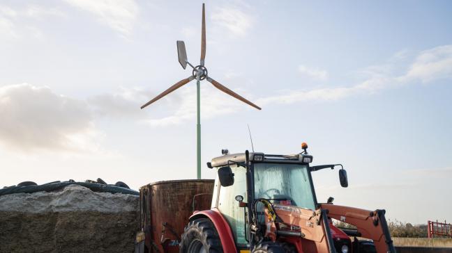 De windmolen van 15 kW en met een diameter van 12 m werd in 2019 geplaatst als aanvulling op de zonnepanelen.