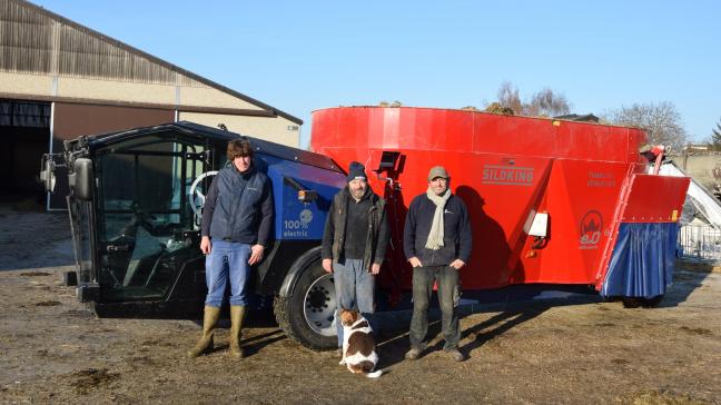 Jonas Wilczek gebruikt samen met zijn nonkels Rudy en Johan Ooms sinds april van dit jaar een volledig elektrisch aangedreven voermengwagen.