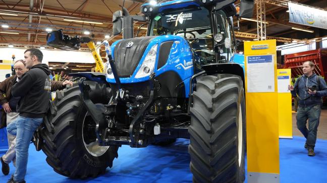 De tractor ziet er traditioneel uit en zet gelijkaardige prestaties neer maar rijdt dus op alternatieve brandstof. Je kan hem bewonderen op Agriflanders.