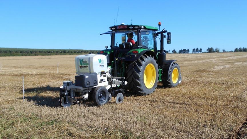 De VERIS MSP3 bodemscanner brengt de variatie van verschillende bodemeigenschappen (pH, organisch koolstofgehalte en geleidbaarheid) in kaart.
