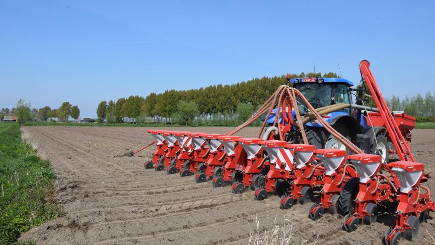 In alle regio’s  is men de maïs  aan het zaaien,  de onkruidbestrijding zal  spoedig volgen.