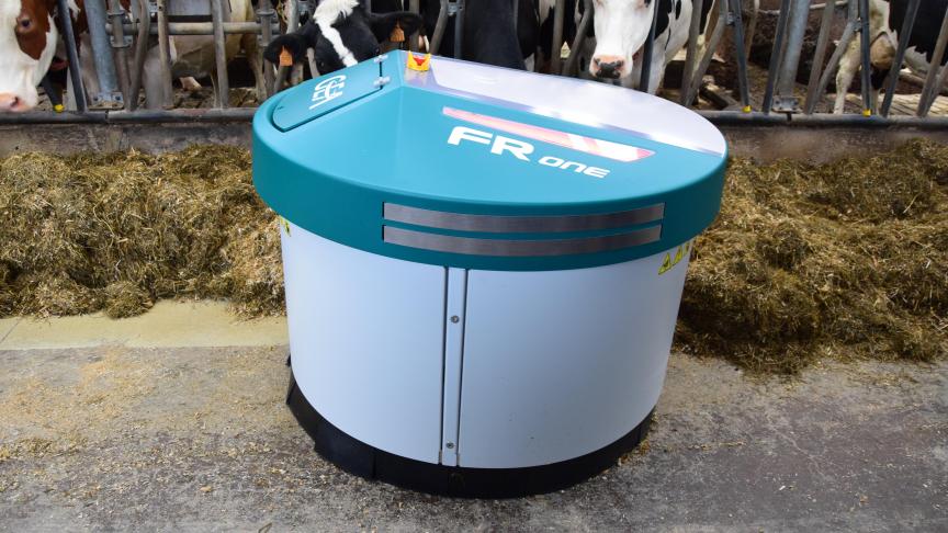 De FR One van GEA weet exact waar hij zich bevindt dankzij 60 plugs, in te boren in de stalvloer.