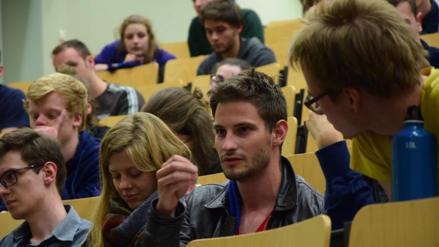 Het debat ging door in alle sereniteit. Voor- en tegenstanders brachten hun standpunt met respect.