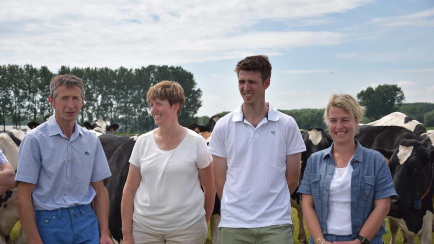 In september levert de familie Cerpentier - De Cock de eerste biomelk.