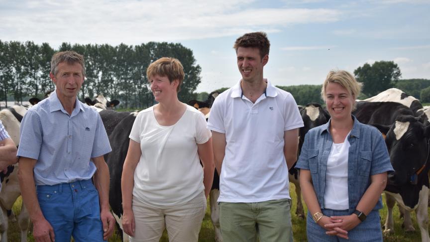 In september levert de familie Cerpentier - De Cock de eerste biomelk.