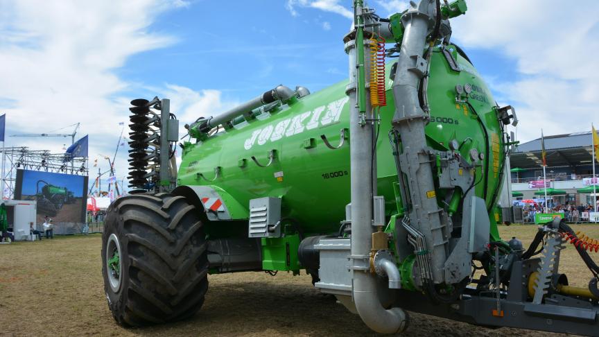 De Joskin Cobra 2 wordt gekenmerkt door een uitschuifbare wielas.