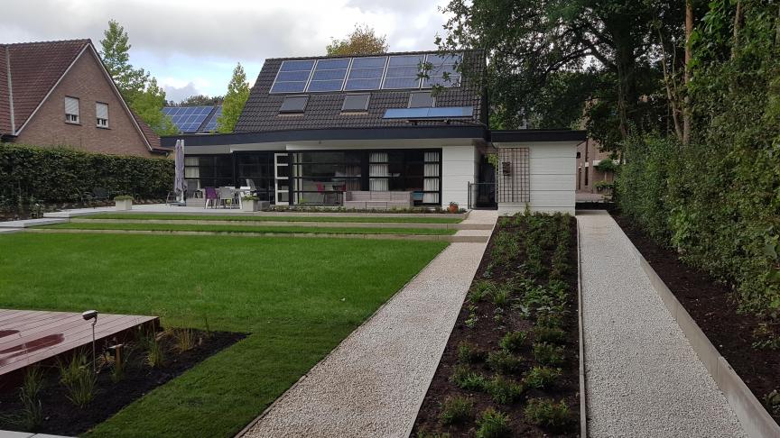 Vaak wil de klant zo min mogelijk werk aan zijn tuin, en dus kies ik onder andere voor planten die je maar eenmaal per jaar moet snoeien.