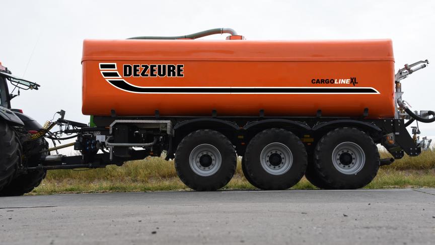 Dezeure biedt nu ook drijfmesttanken in polyester aan.