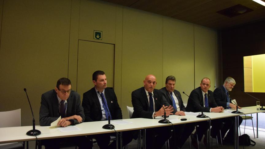 Fedagrim voorzitter Johan Colpaert (r) roept op tot meer samenwerking tussen het federale en regionale niveau. Stefaan Forret (l) evalueert positief de veranderingen die het beursopzet heeft gekend.