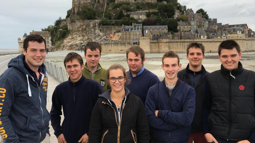 De Young Dairy Farmer Club op weg naar Space, de internationale veeteeltbeurs in Rennes.