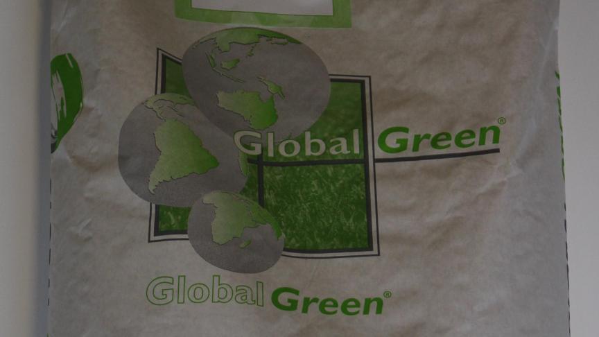Om in te spelen op de waterproblematiek in het voorjaar komt Global Green Seeds nu met ‘Rain-Seed-Dry’ (graszaad gemengd met waterabsorbeerders) en met ‘Dry Solution Mix’ (waterophoudende korrels).