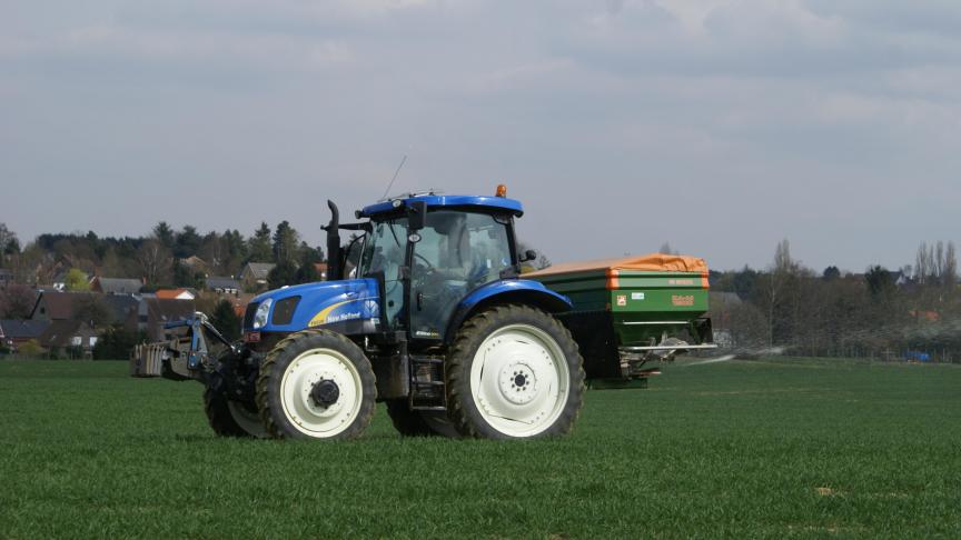 Overmatig kunstmestgebruik zou voor een deel een slechte waterkwaliteit op plekken in Vlaanderen kunnen verklaren, aldus de minister.