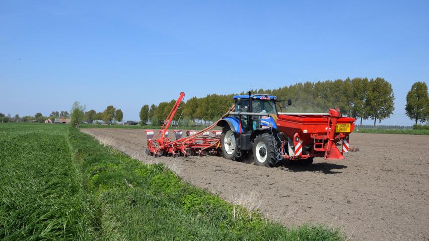 De arealen aardappelen, bieten, graan, groenten lijken erop achteruit te gaan. Het areaal maïs (vooral korrelmaïs) en oliehoudende zaden neemt dan weer toe.