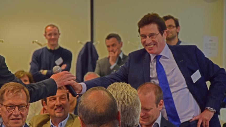 De leden gaven hun visie over de stellingen in een ‘lagerhuisdebat’.