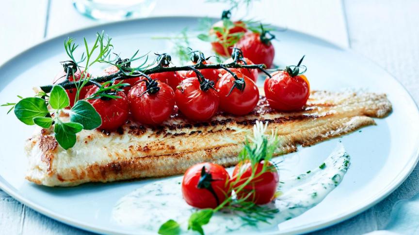 2018-07-13 noordzeetong met kerstomaat