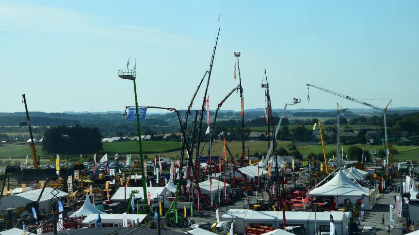Hoge machines en velden, velden, velden: het typische beeld van de beurs van Libramont.