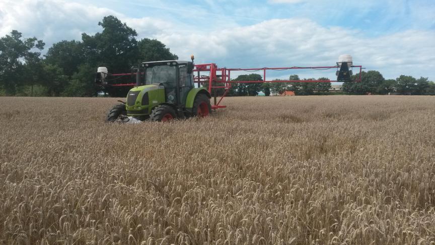 De Maxi Couv’ zaaimachine laat toe om bodembedekkers en vanggewassen onder het hoofdgewas te zaaien, vóór de oogst.